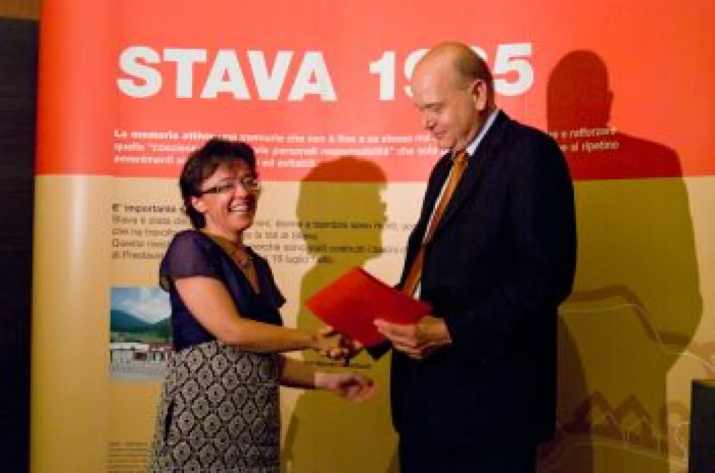 img_1581_the_international_alexander_langer_award_2010_goes_to_the_stava_1985_foundation.jpg