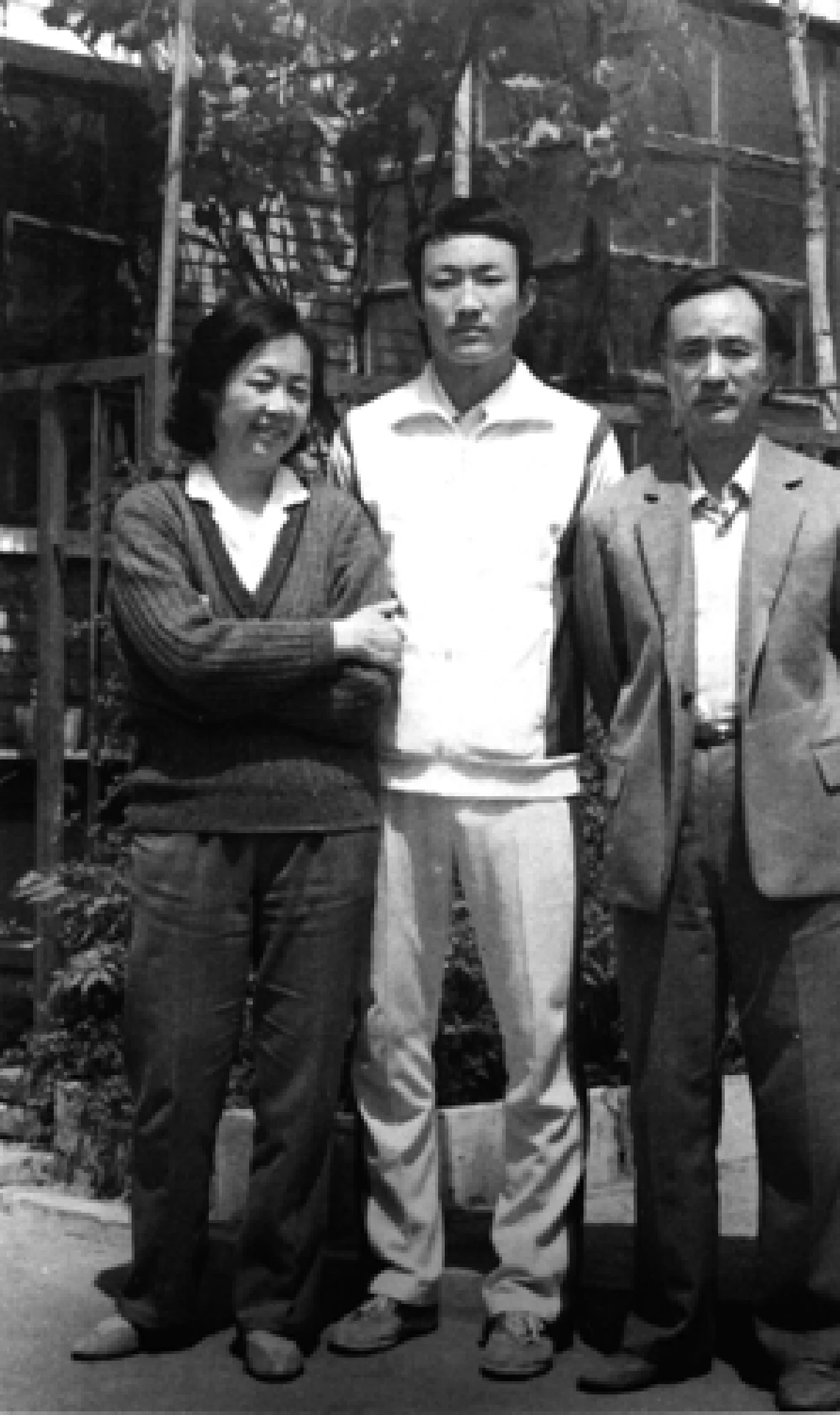 img_1584_third_international_alexander_langer_award_1999_to_ding_zilin_and_jiang_peikun_china.jpg